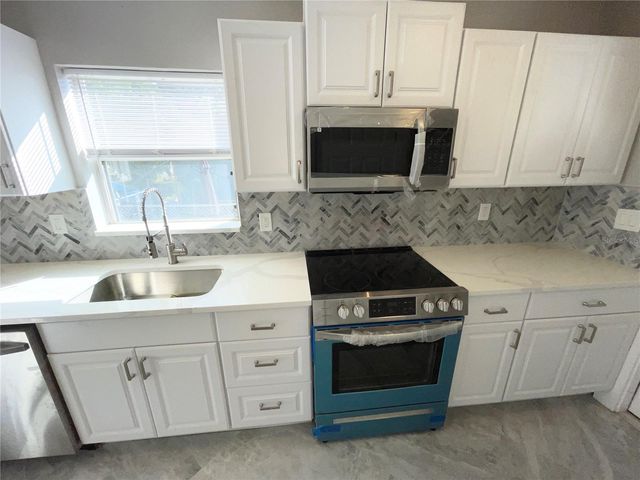 2525 37TH STREET S, St Petersburg, FL 33711
