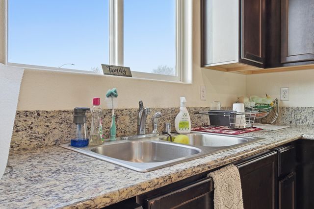 2145 N Rinaldi Court, Visalia, CA 93291