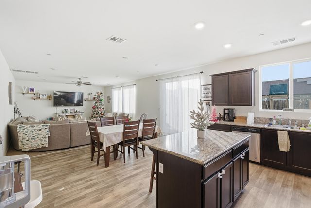 2145 N Rinaldi Court, Visalia, CA 93291