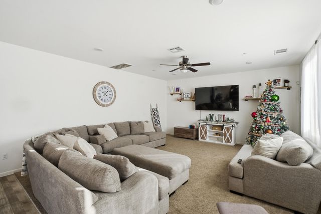 2145 N Rinaldi Court, Visalia, CA 93291