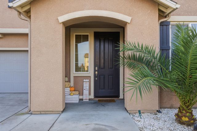 2145 N Rinaldi Court, Visalia, CA 93291