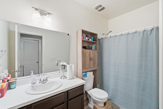 2145 N Rinaldi Court, Visalia, CA 93291