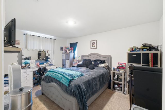 2145 N Rinaldi Court, Visalia, CA 93291