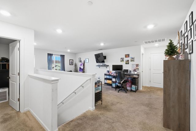 2145 N Rinaldi Court, Visalia, CA 93291