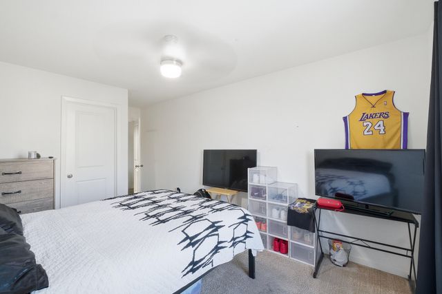 2145 N Rinaldi Court, Visalia, CA 93291