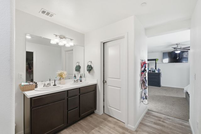 2145 N Rinaldi Court, Visalia, CA 93291