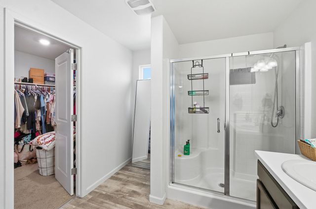 2145 N Rinaldi Court, Visalia, CA 93291