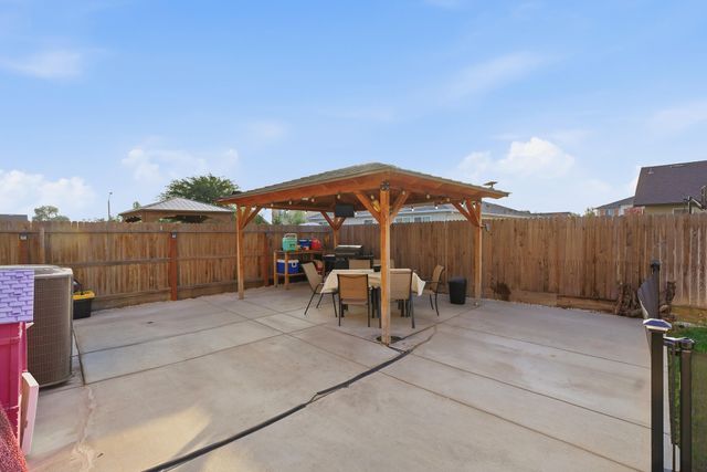 2145 N Rinaldi Court, Visalia, CA 93291