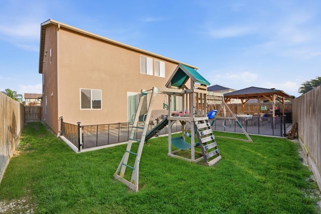 2145 N Rinaldi Court, Visalia, CA 93291