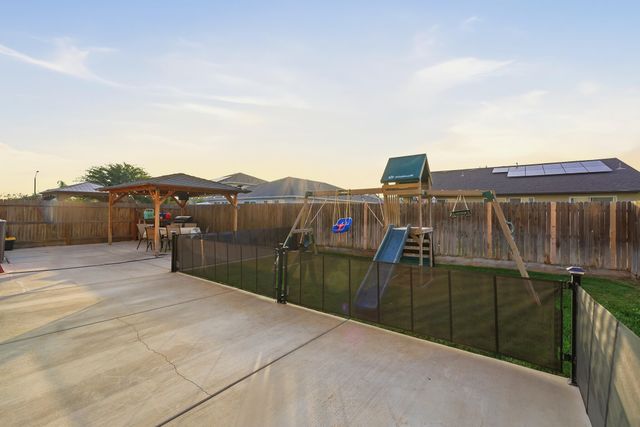 2145 N Rinaldi Court, Visalia, CA 93291