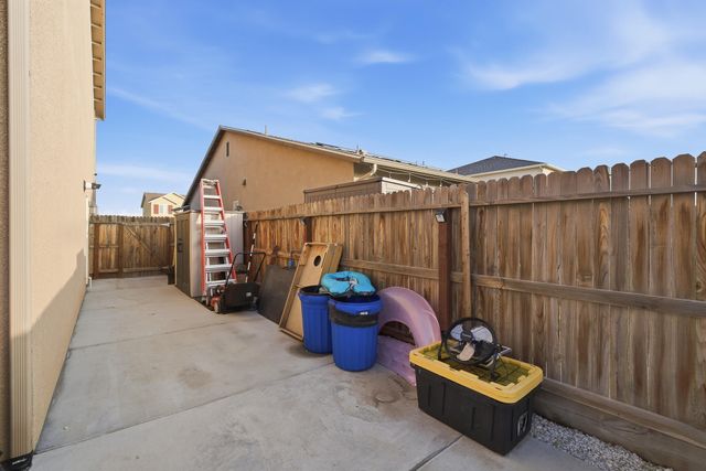 2145 N Rinaldi Court, Visalia, CA 93291