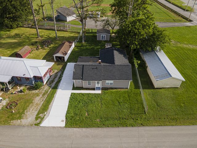 121 Popular St, N, Cowan, TN 37318