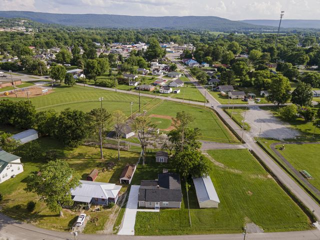 121 Popular St, N, Cowan, TN 37318