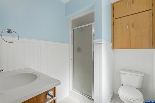 375 S Columbia Dr, Woodburn, OR 97071