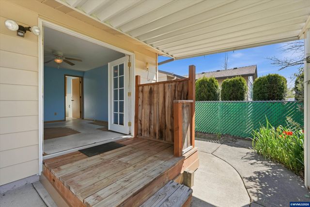 375 S Columbia Dr, Woodburn, OR 97071