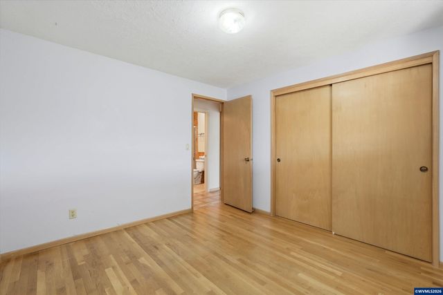 375 S Columbia Dr, Woodburn, OR 97071