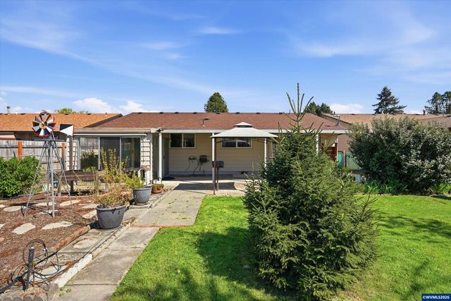 375 S Columbia Dr, Woodburn, OR 97071