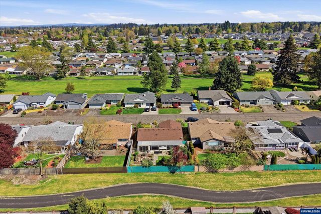 375 S Columbia Dr, Woodburn, OR 97071