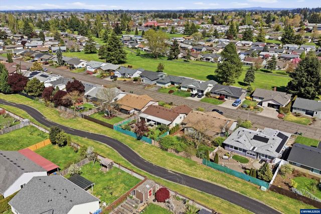 375 S Columbia Dr, Woodburn, OR 97071