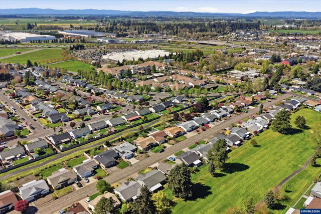 375 S Columbia Dr, Woodburn, OR 97071