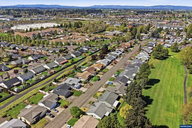 375 S Columbia Dr, Woodburn, OR 97071