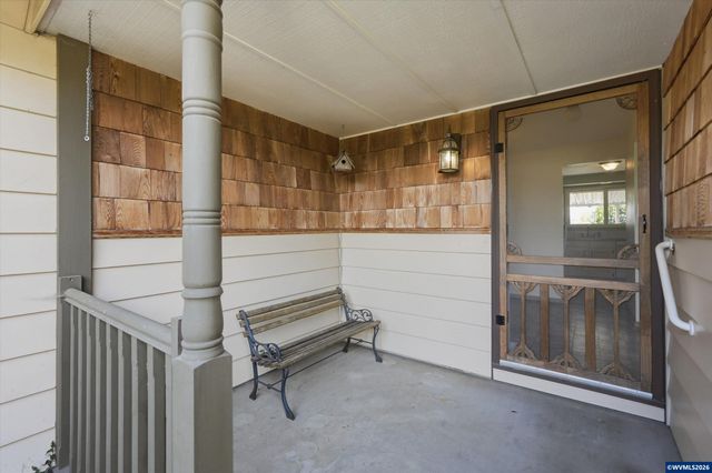 375 S Columbia Dr, Woodburn, OR 97071