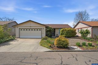 375 S Columbia Dr, Woodburn, OR 97071