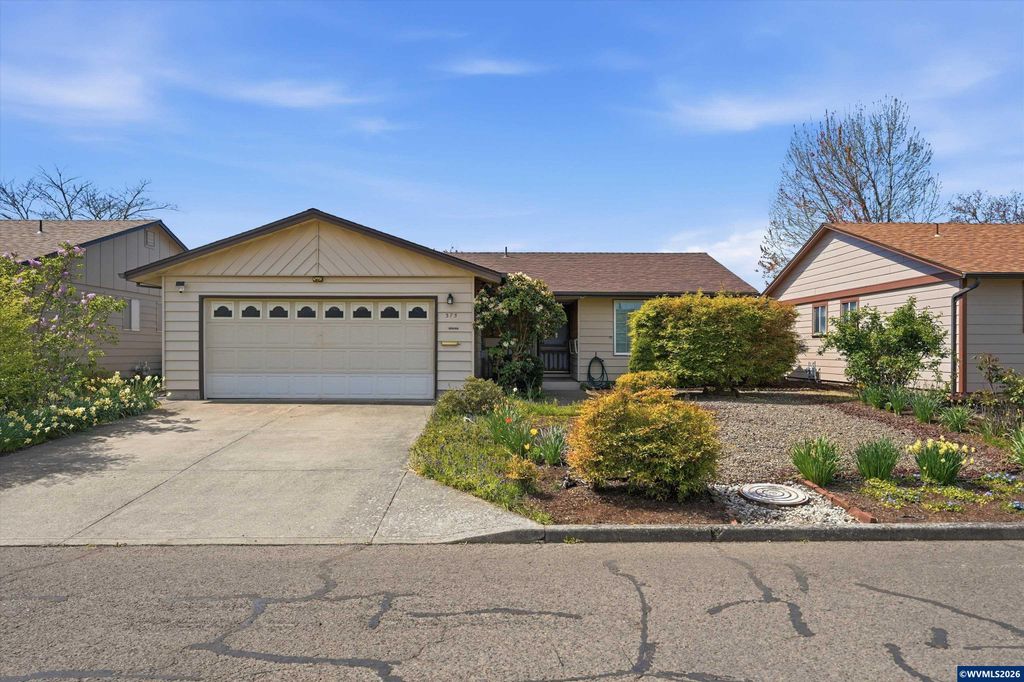 375 S Columbia Dr, Woodburn, OR 97071