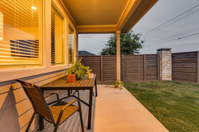 98 Barton Creek LN, Hutto, TX 78634