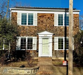 709 Wayzata Boulevard E, Wayzata, MN 55391