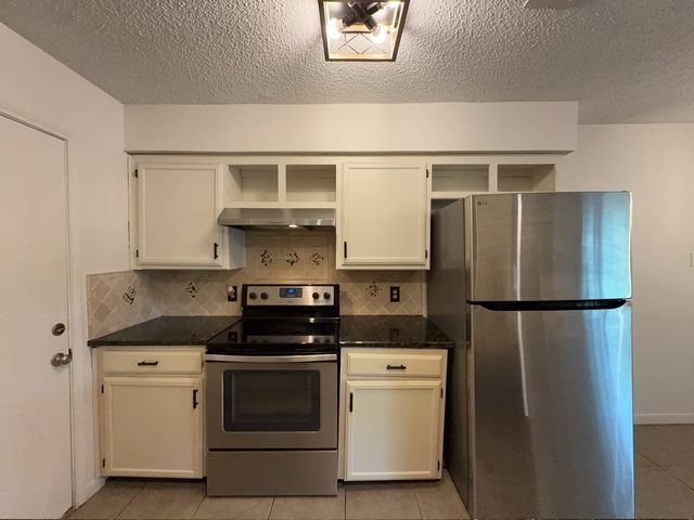 6415 Elm Springs Drive, Arlington, TX 76001
