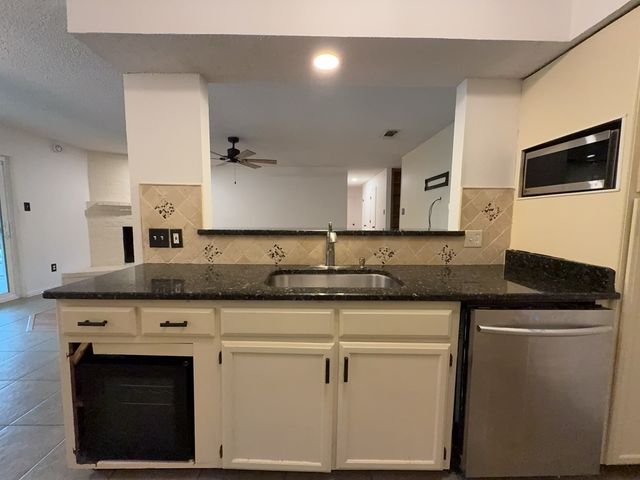 6415 Elm Springs Drive, Arlington, TX 76001