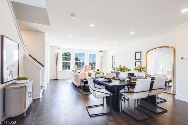 81 Eastwood Ter, East Hanover Twp., NJ 07936