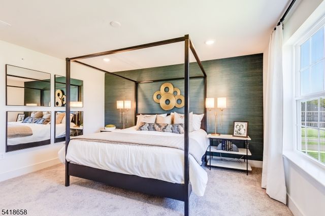 81 Eastwood Ter, East Hanover Twp., NJ 07936