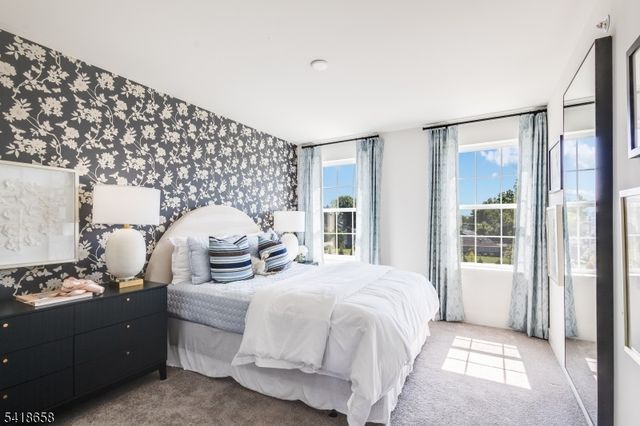 81 Eastwood Ter, East Hanover Twp., NJ 07936