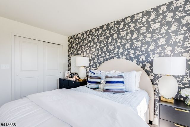 81 Eastwood Ter, East Hanover Twp., NJ 07936