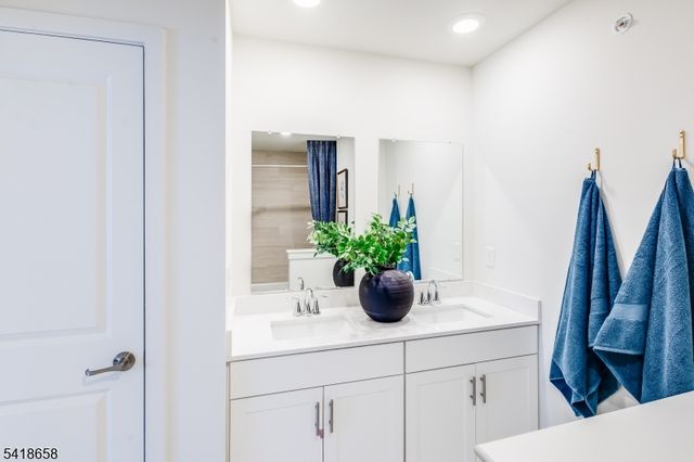 81 Eastwood Ter, East Hanover Twp., NJ 07936