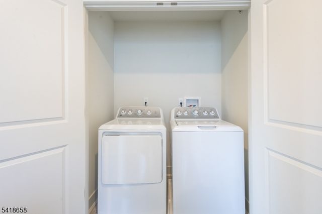 81 Eastwood Ter, East Hanover Twp., NJ 07936