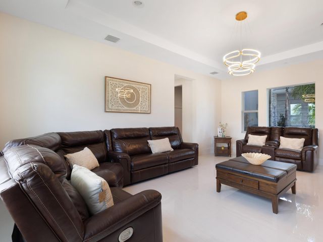 9124 S Coral Isles Circle S 1924, Palm Beach Gardens, FL 33412