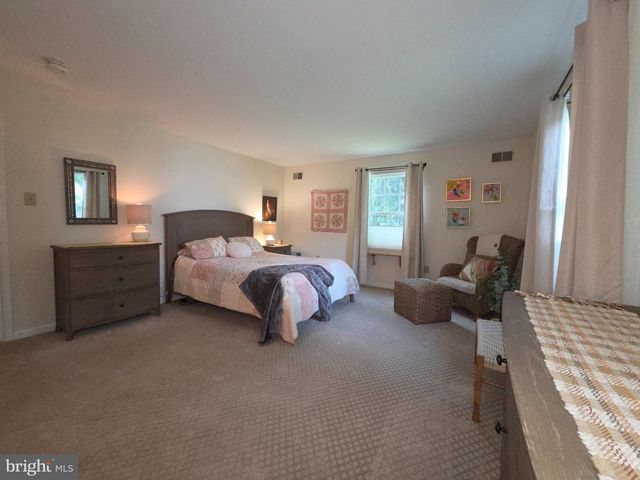 901 SWEETWATER DR, Cinnaminson, NJ 08077