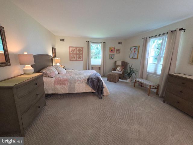 901 SWEETWATER DR, Cinnaminson, NJ 08077