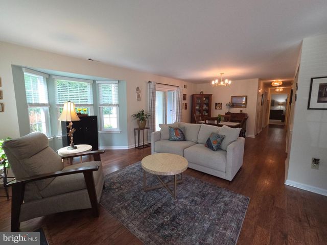 901 SWEETWATER DR, Cinnaminson, NJ 08077