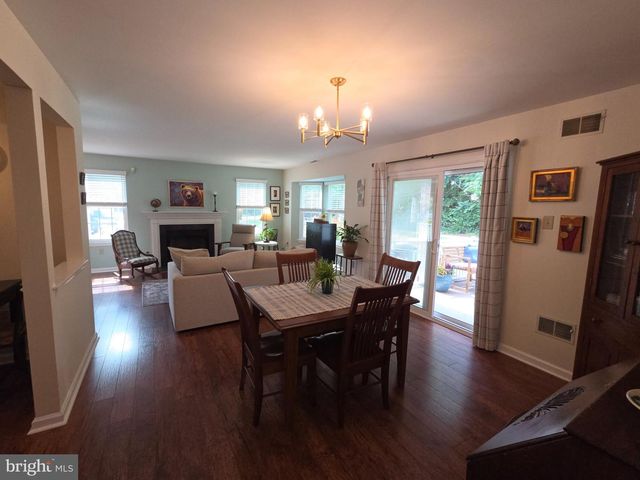901 SWEETWATER DR, Cinnaminson, NJ 08077