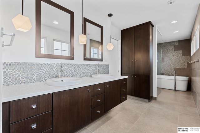 2316 S 103 Street, Omaha, NE 68124