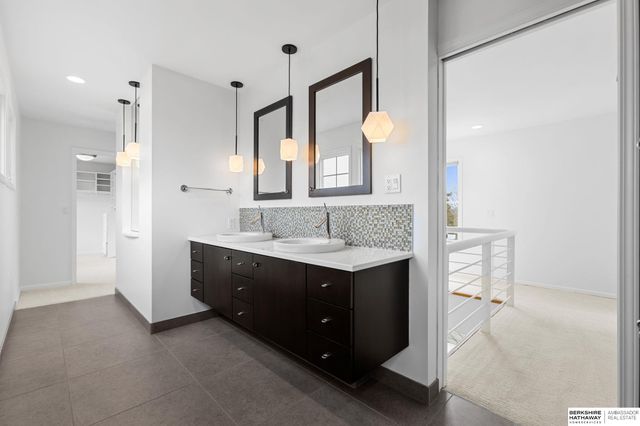 2316 S 103 Street, Omaha, NE 68124