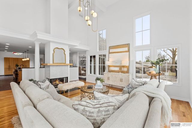 2316 S 103 Street, Omaha, NE 68124