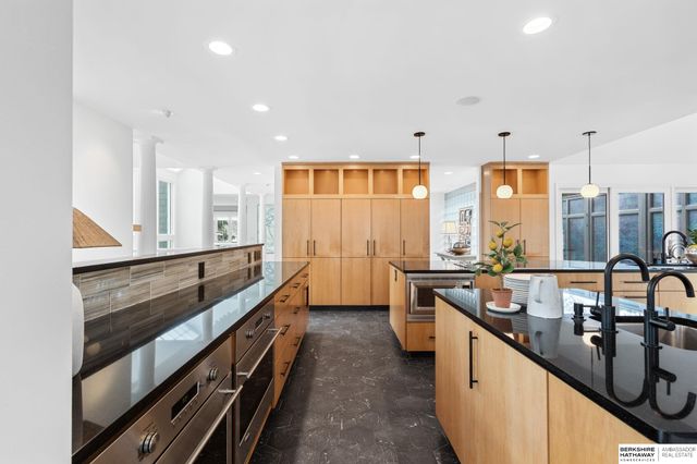 2316 S 103 Street, Omaha, NE 68124