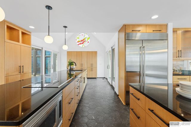 2316 S 103 Street, Omaha, NE 68124