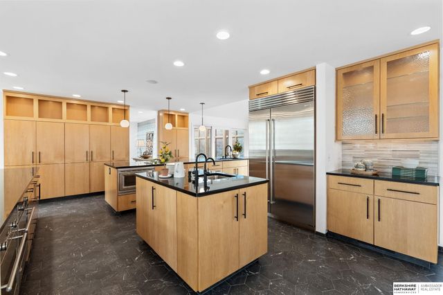 2316 S 103 Street, Omaha, NE 68124