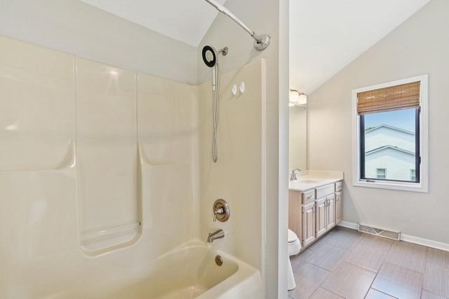 W146N6202 Wigwam DRIVE, Menomonee Falls, WI 53051